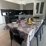 Con Ampio Giardino E Parcheggio -vicino Al