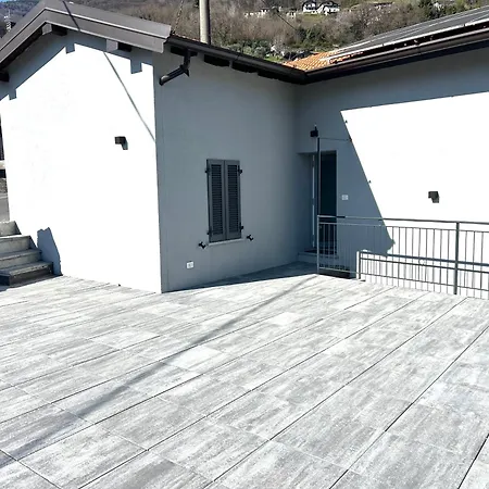 Vicino Al Lago, Con Ampio Giardino E Parcheggio *