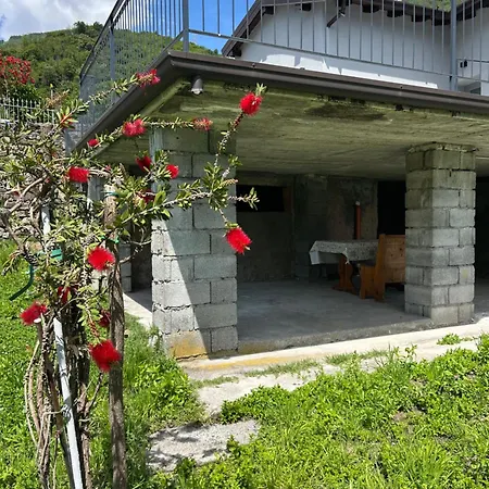 Vicino Al Lago, Con Ampio Giardino E Parcheggio *
