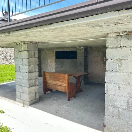 Vicino Al Lago, Con Ampio Giardino E Parcheggio