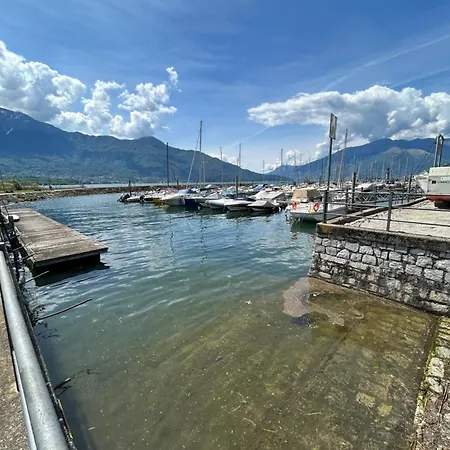 Vicino Al Lago, Con Ampio Giardino E Parcheggio *