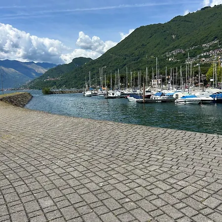 Vicino Al Lago, Con Ampio Giardino E Parcheggio 아파트 *