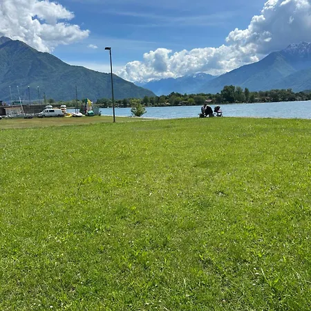 Vicino Al Lago, Con Ampio Giardino E Parcheggio 아파트