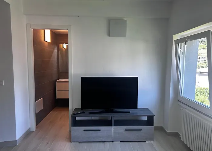 Con Ampio Giardino E Parcheggio -vicino Al