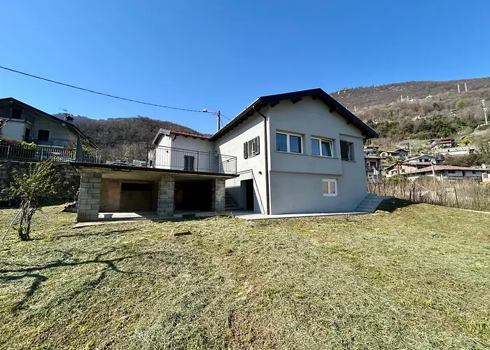 Con Ampio Giardino E Parcheggio -vicino Al * جيرا لاريو