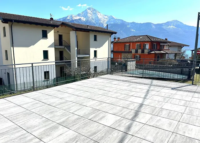 Con Ampio Giardino E Parcheggio -vicino Al جيرا لاريو