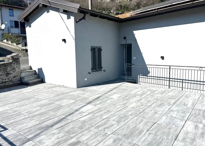 Con Ampio Giardino E Parcheggio -vicino Al *